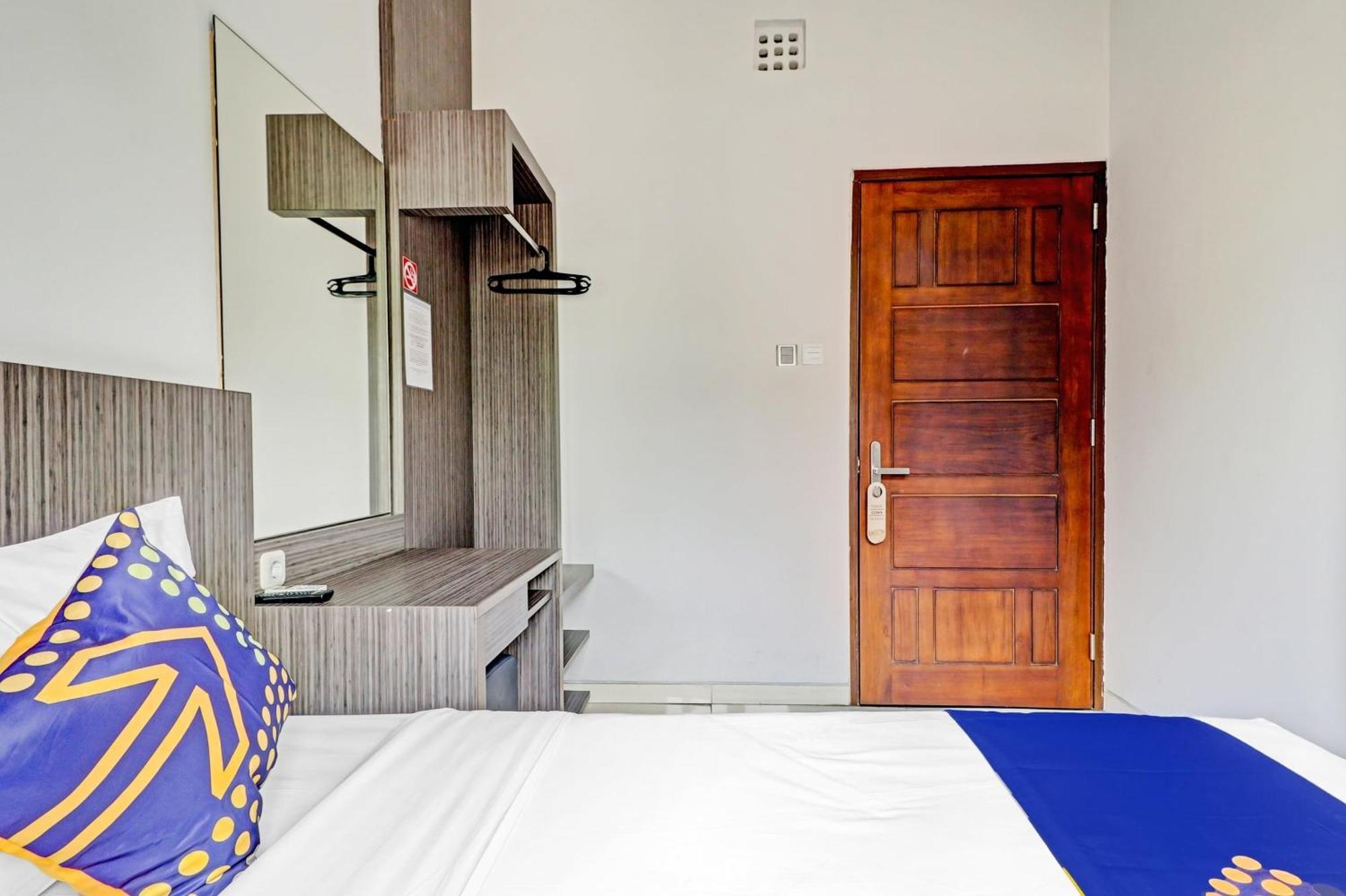 Hotel O Cihampelas Near Ciwalk Formerly D'River Guest House Bandung Exterior photo