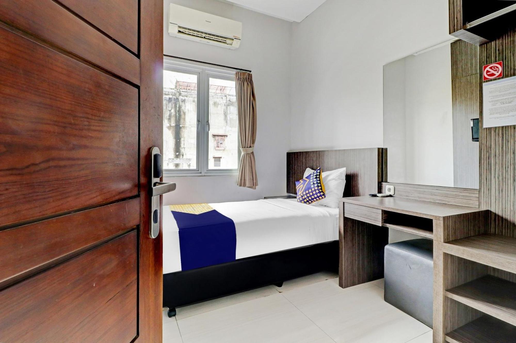 Hotel O Cihampelas Near Ciwalk Formerly D'River Guest House Bandung Exterior photo